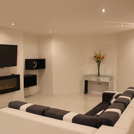 Blossom Lane Apartment Woodford  Eksteriør billede